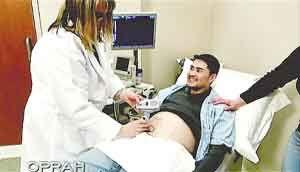 美国男人身怀六甲 下月剖腹产女